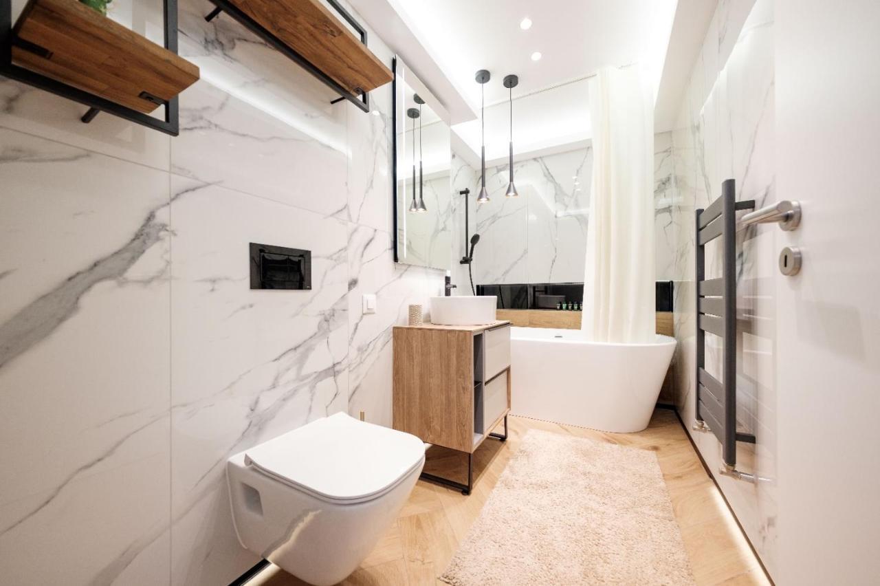 Brand New Luxury Apartment In The Heart Of Брашов Екстер'єр фото