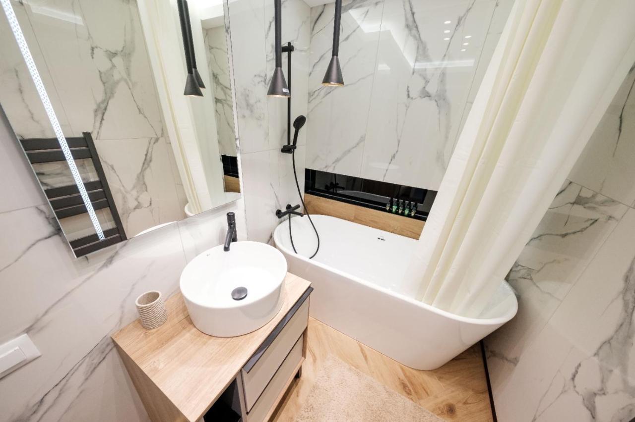Brand New Luxury Apartment In The Heart Of Брашов Екстер'єр фото