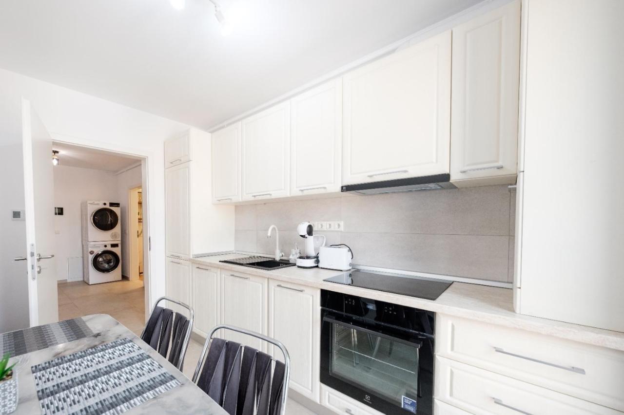 Brand New Luxury Apartment In The Heart Of Брашов Екстер'єр фото