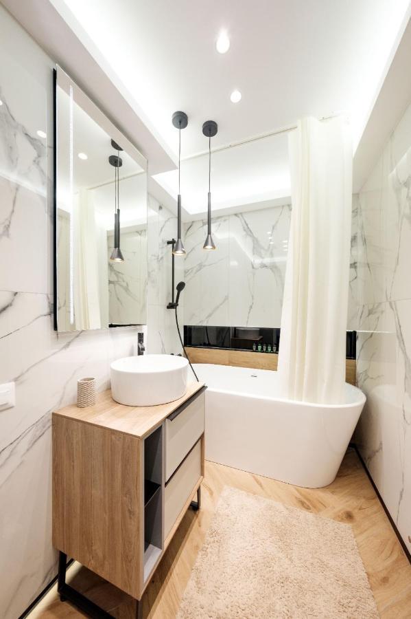 Brand New Luxury Apartment In The Heart Of Брашов Екстер'єр фото