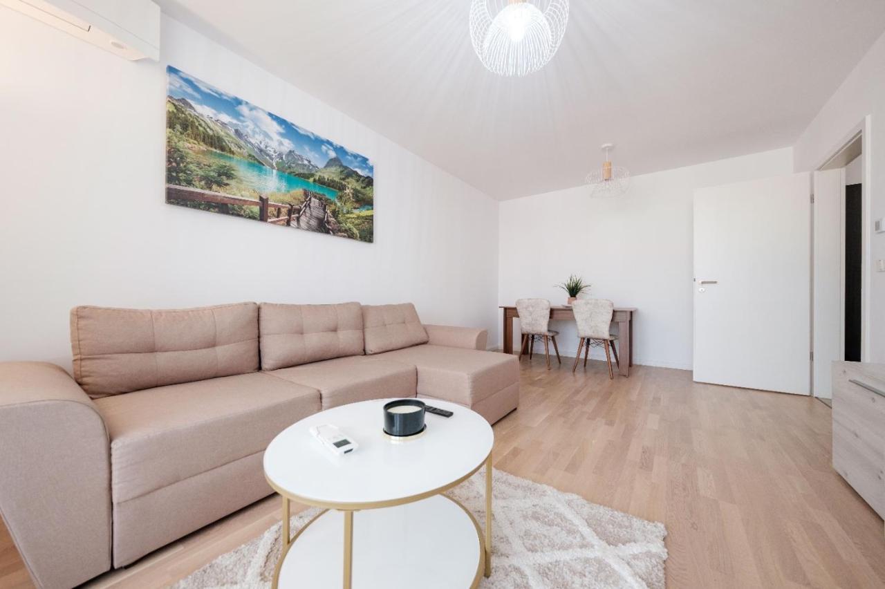 Brand New Luxury Apartment In The Heart Of Брашов Екстер'єр фото